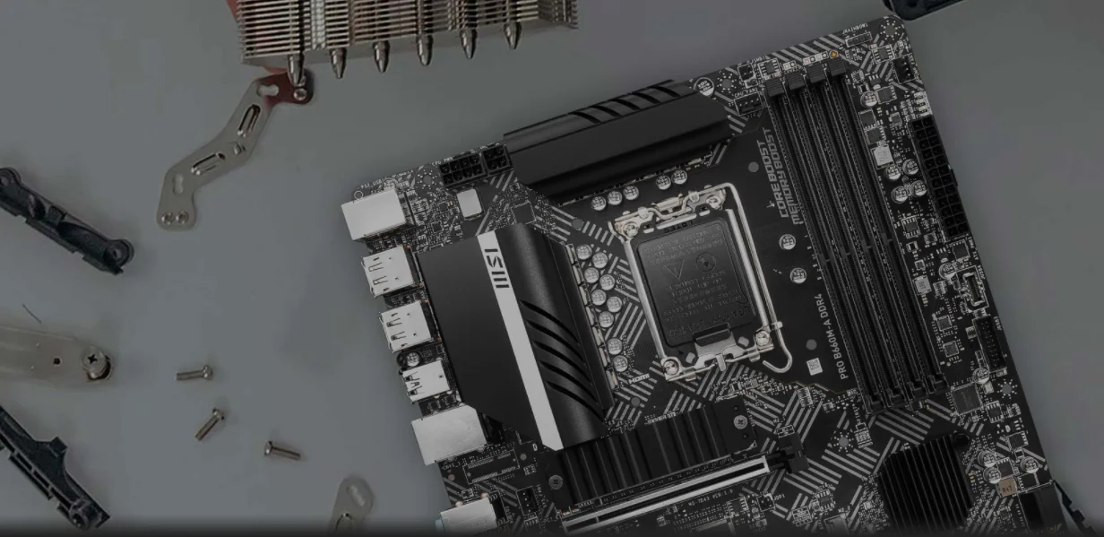 Una imagen en blanco y negro de una parte de una computadora con las letras msi en él