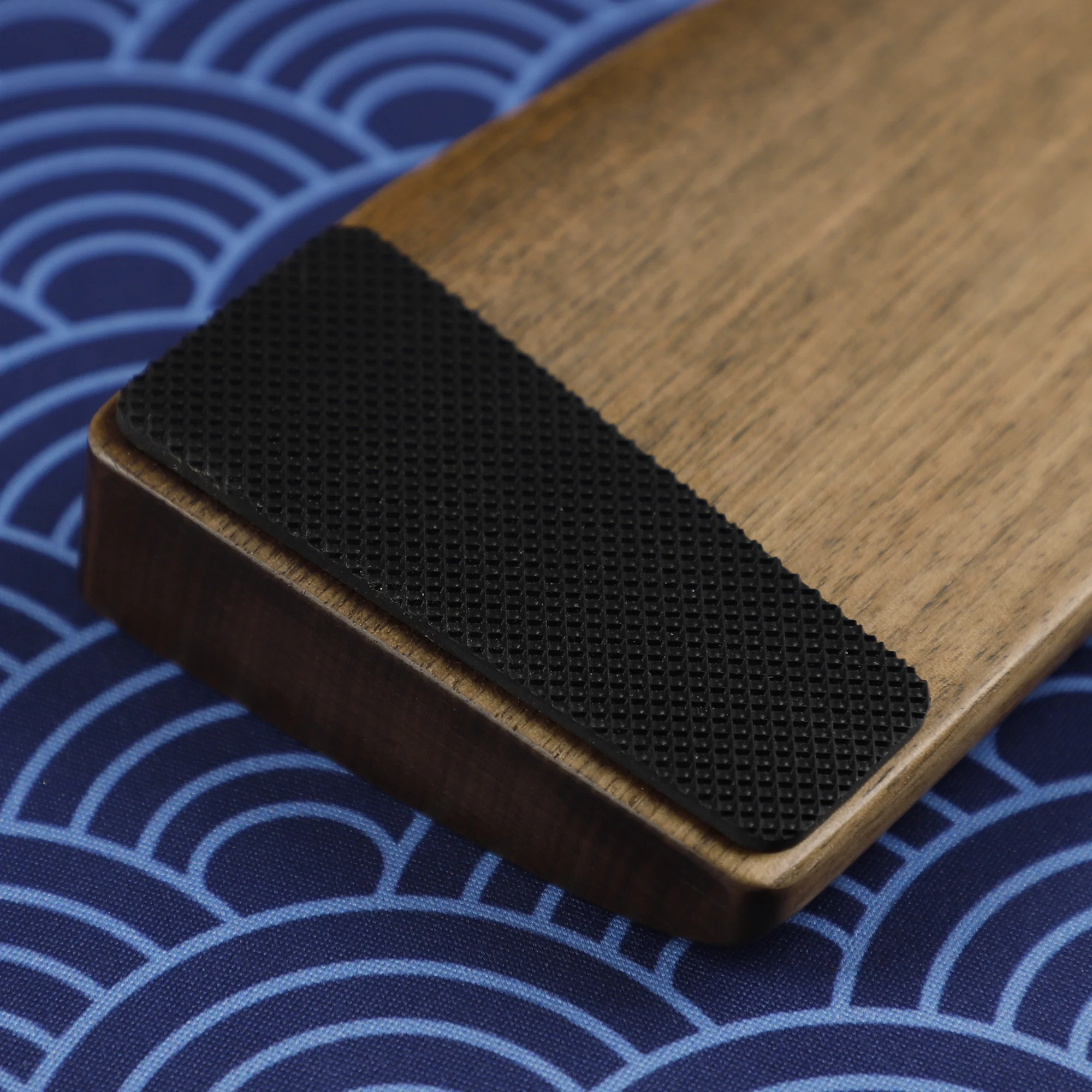 Reposamuñecas de madera maciza de nogal para Keychron Q10 - imagen 3