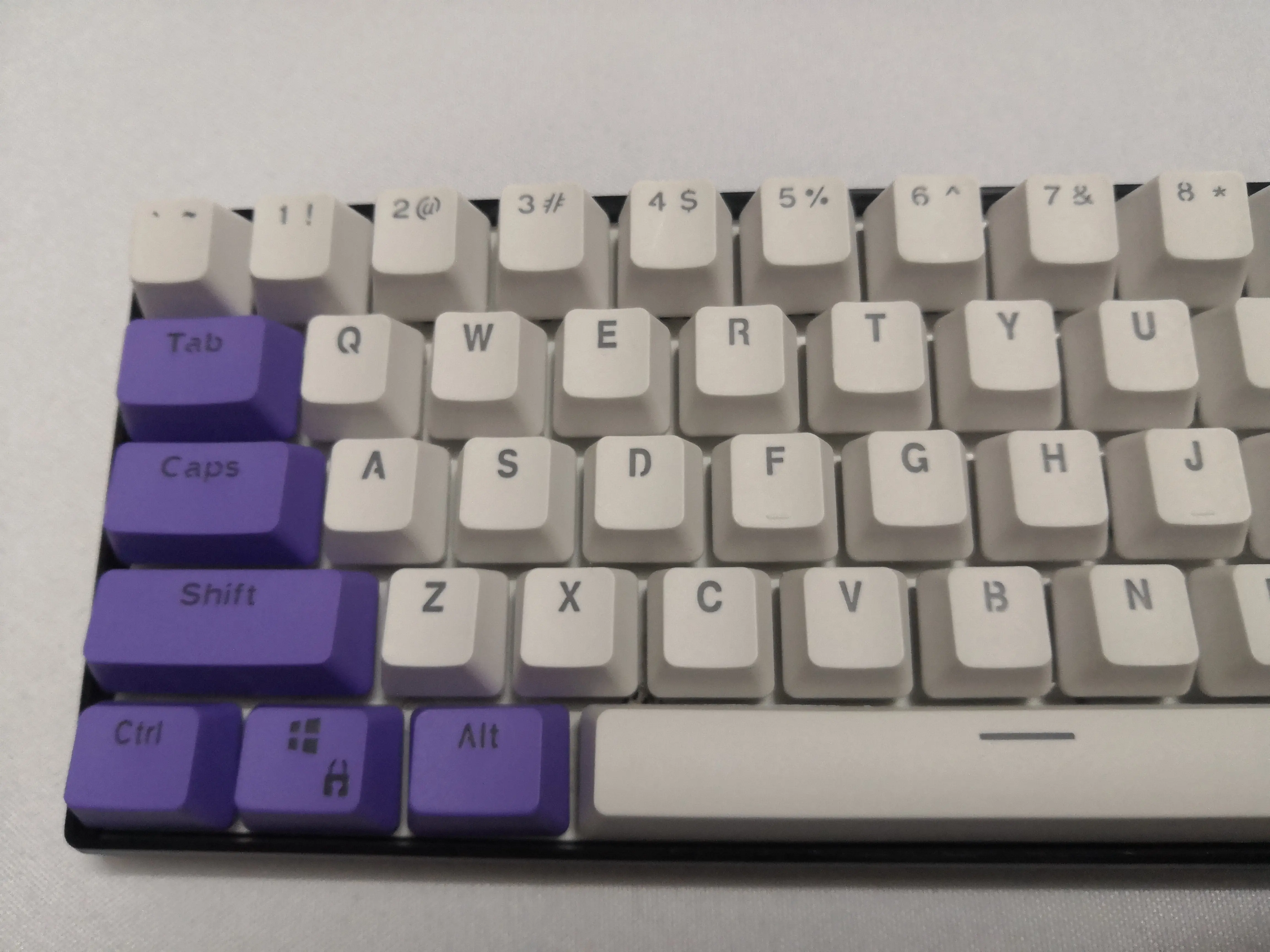 (Se venden solo teclas) Teclas RK 61 de color blanco púrpura, material PBT, teclas OEM de alta calidad, teclas de teclado mecánico de dos colores retroiluminadas - imagen 3
