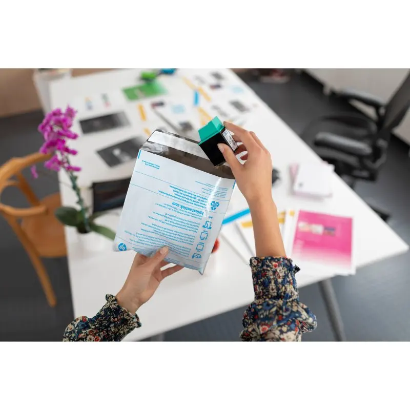 Original HP 963XL Yellow Ink Cartridge for HP OfficeJet Pro series, high yield (XL) with 22.92 ml, delivers professional-quality prints with vibrant colors and sharp text, ideal for reliable printing performance. - imagen 2