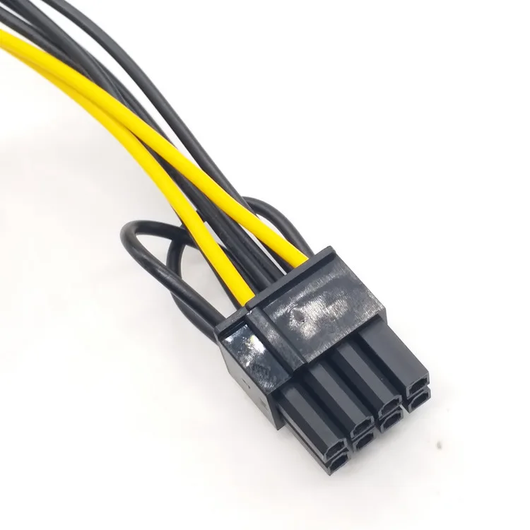 Un cable negro y amarillo con un conector