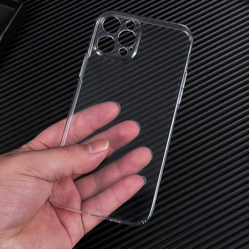 Funda protectora transparente para lente de cámara instalada en un iPhone