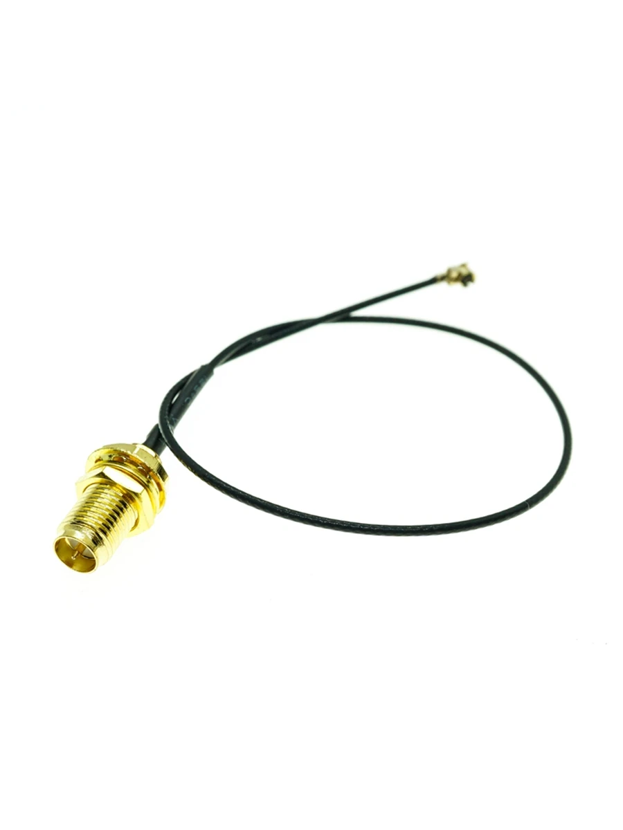 Un cordón negro con un conector amarillo