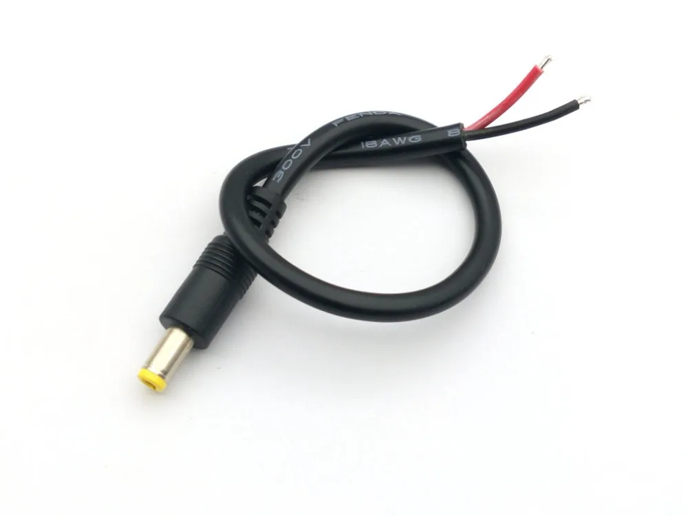 Un cordón negro con un conector amarillo en el extremo