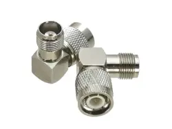 Adaptador TNC macho-hembra en ángulo recto de 50 ohmios