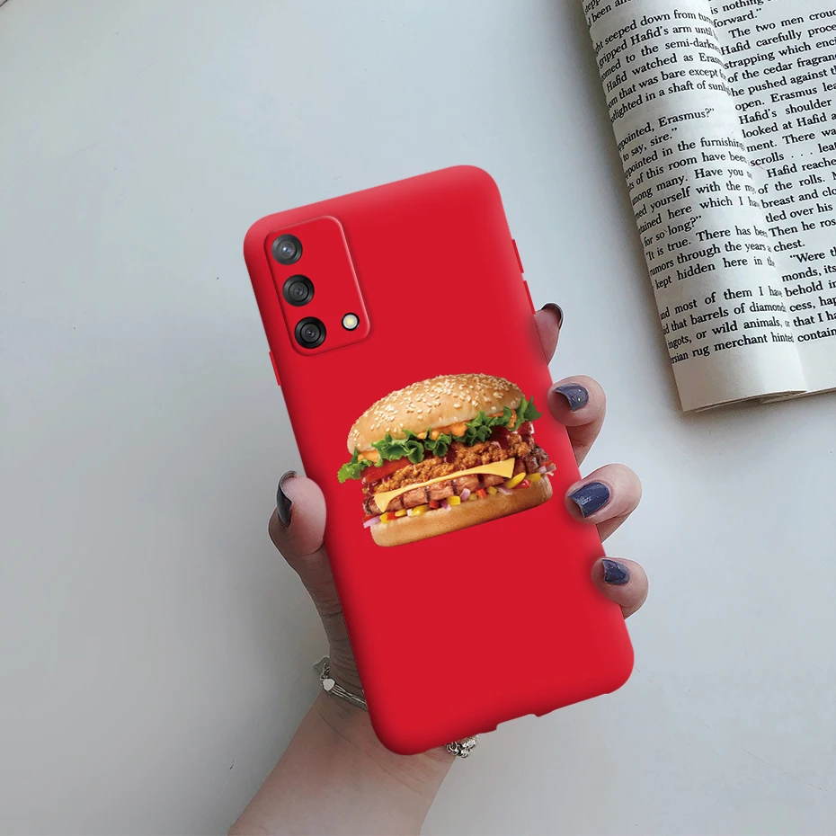 Una persona que sostiene un teléfono con un teléfono rojo con una foto de una hamburguesa