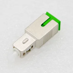 Adaptador fibra óptica SC/APC hembra a SC/UPC macho con brida