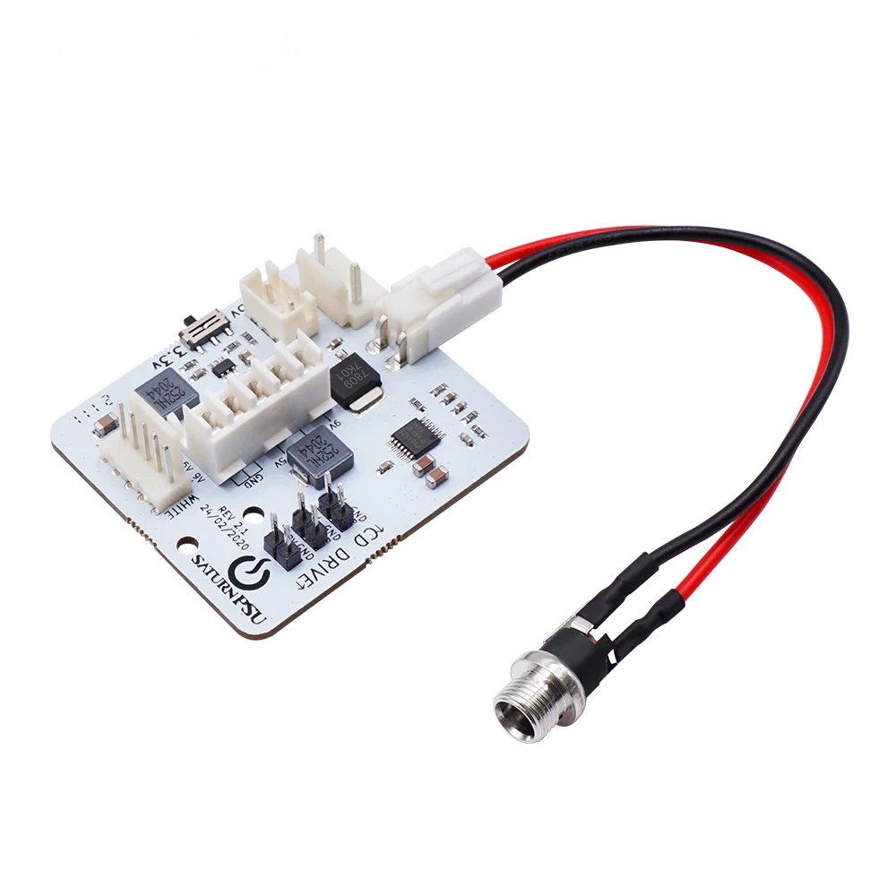 Un dispositivo electrónico blanco y negro con un cable rojo