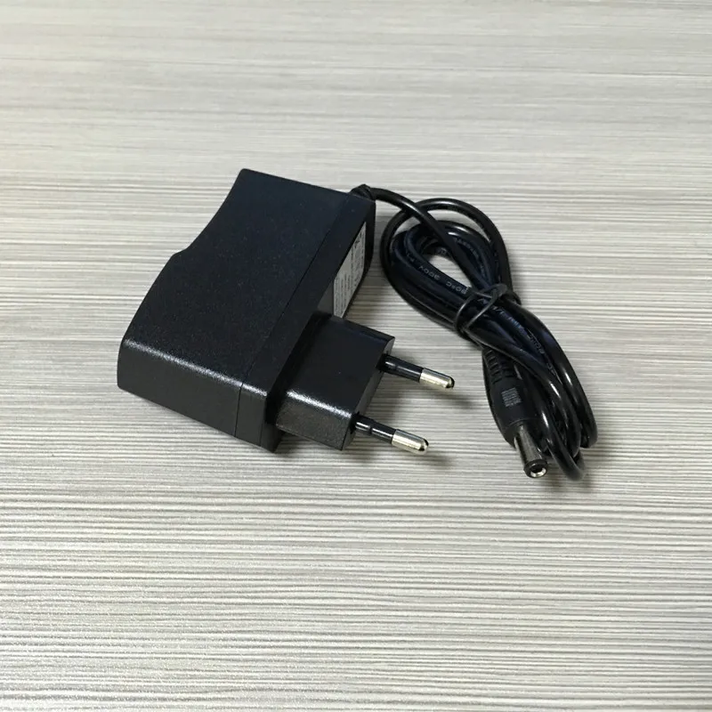 Cargador Batería Litopolímero 8,4V 1A con Indicador LED