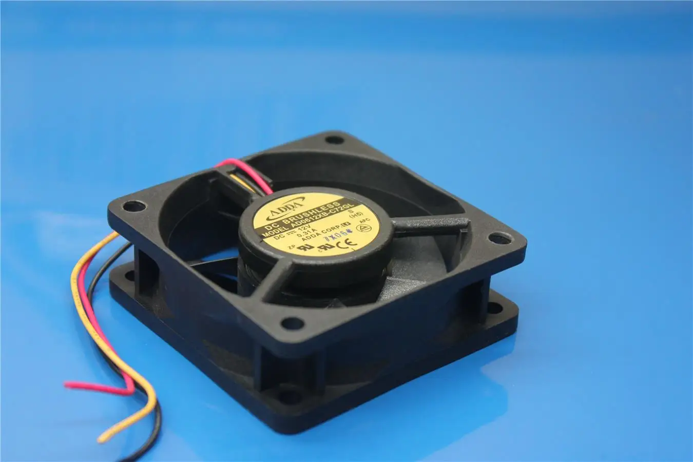 Ventilador de refrigeración de chasis de 3 cables, rodamiento de bolas doble, AD0612XB-C72GL Original, 12V, 0.31A, 6cm, 6020 - imagen 3