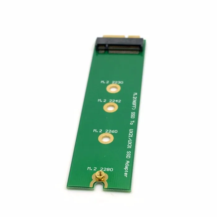 Un conector verde y dorado con un alfiler