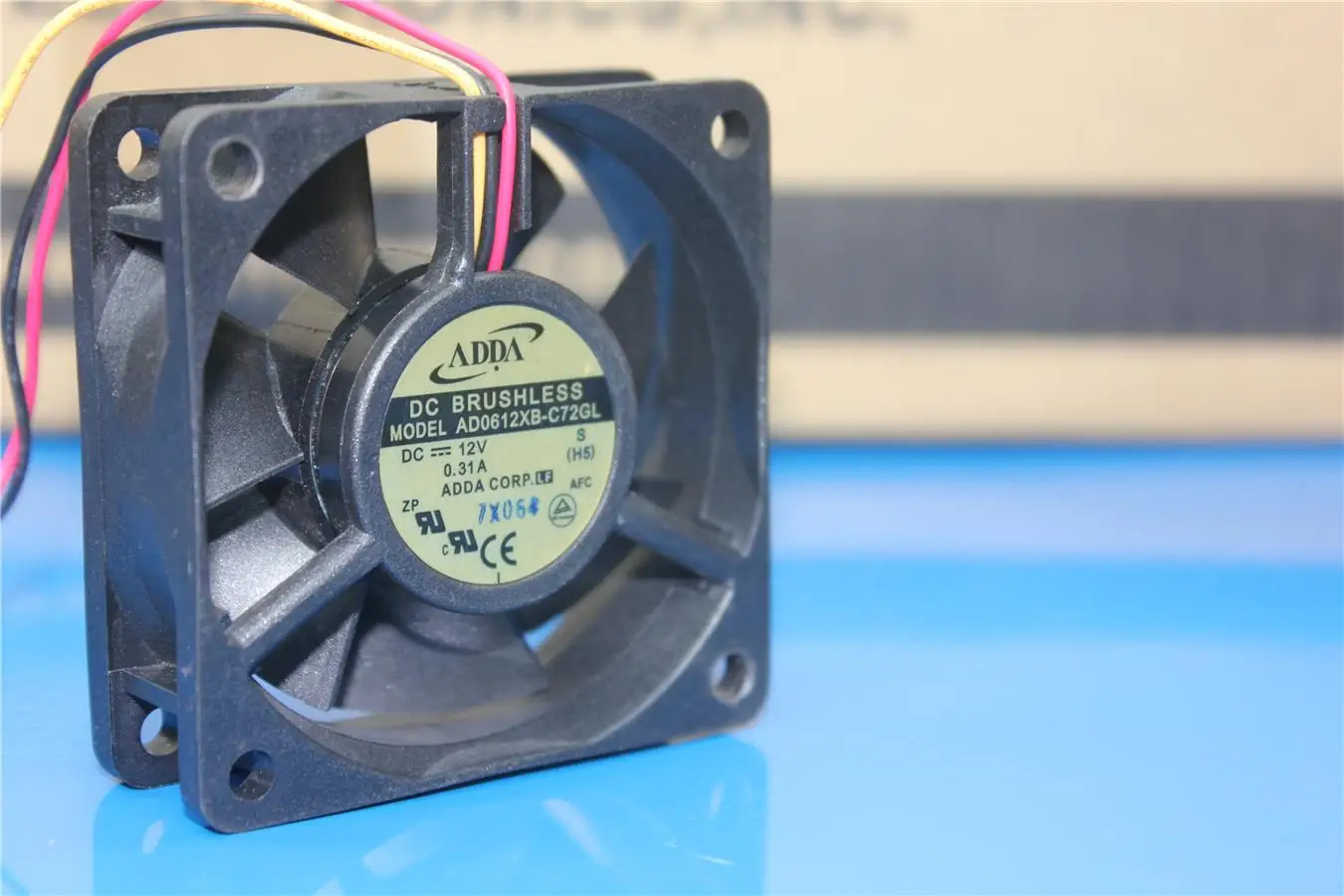 Ventilador de refrigeración de chasis de 3 cables, rodamiento de bolas doble, AD0612XB-C72GL Original, 12V, 0.31A, 6cm, 6020 - imagen 2