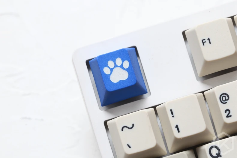 Novedad perfil de cereza escultura dip tinte pbt keycap para teclado mecánico grabado con láser leyenda cat pad r1 1x negro rojo azul - imagen 3