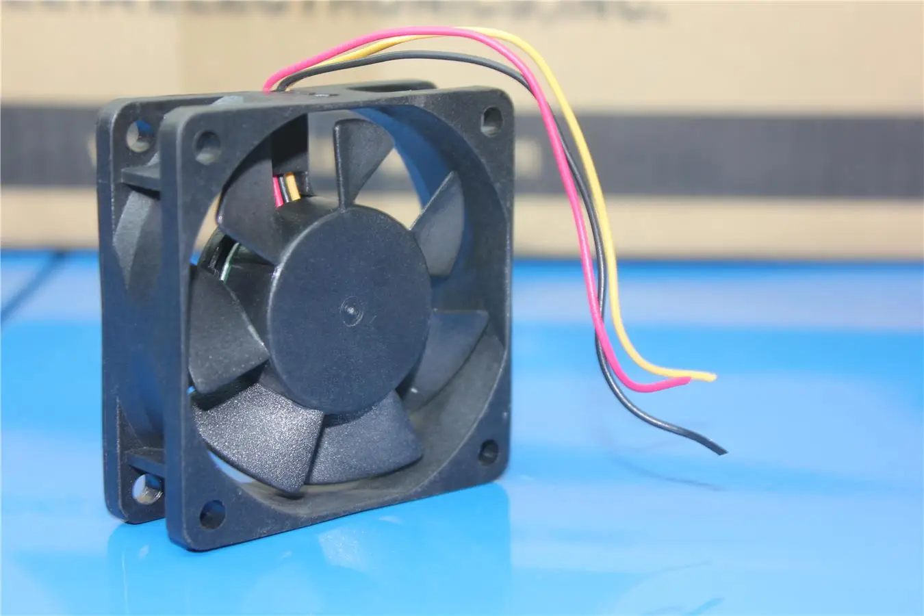 Ventilador de refrigeración de chasis de 3 cables, rodamiento de bolas doble, AD0612XB-C72GL Original, 12V, 0.31A, 6cm, 6020 - imagen 4