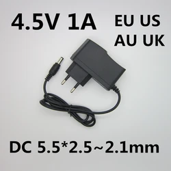 Adaptador AC-DC 4,5V 1A LED – Conector 5,5x2,5mm centro positivo
