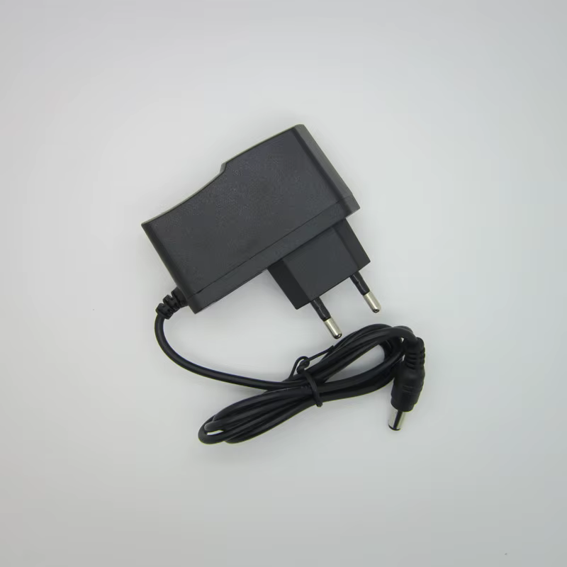 Cargador 10V 1A Multitensión 100-240V Enchufe UE y EE.UU. - imagen 3