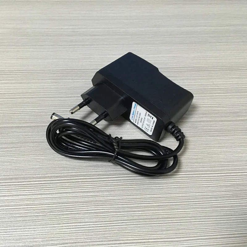 Cargador Batería Litopolímero 8,4V 1A con Indicador LED - imagen 3