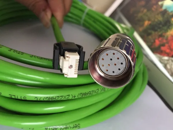 Schneider LXM32 Cable Codificador – Conexión Servomotor Industrial - imagen 3