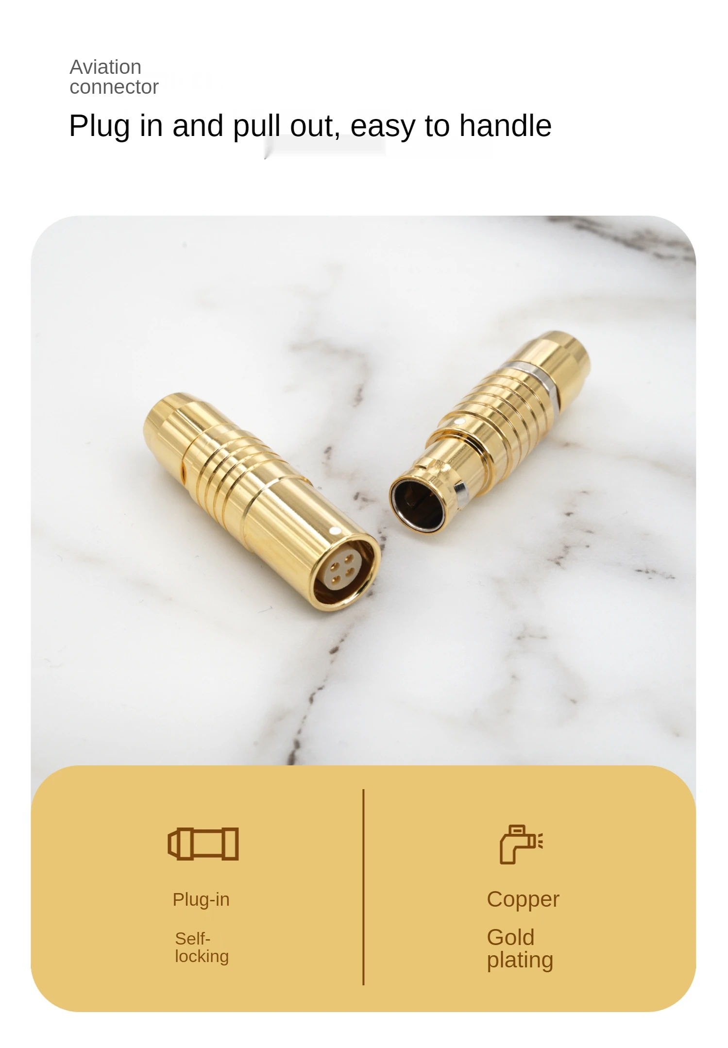 Un par de enchufes de color dorado en una mesa de mármol