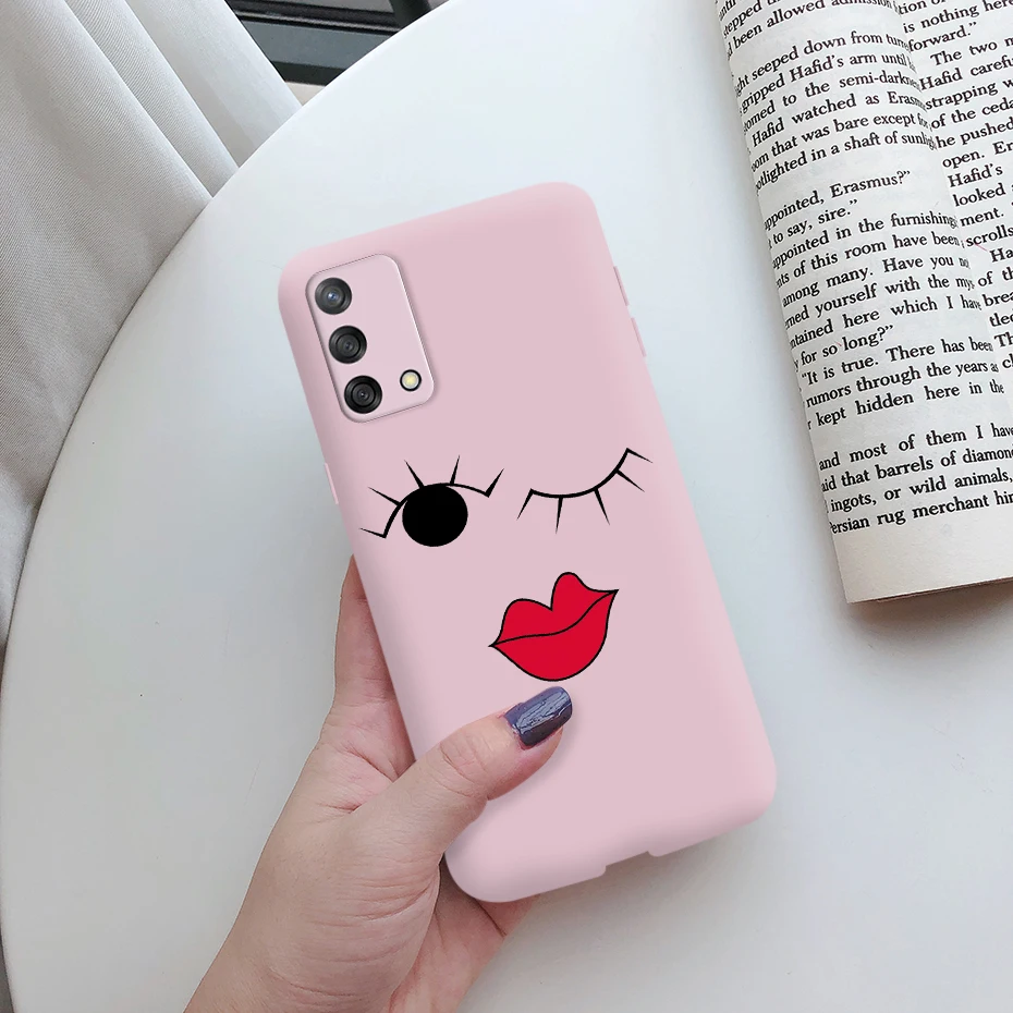 Una caja de teléfono celular rosa con la cara de una mujer