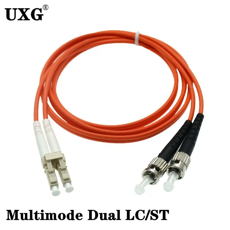 Un cable naranja y blanco con un conector negro