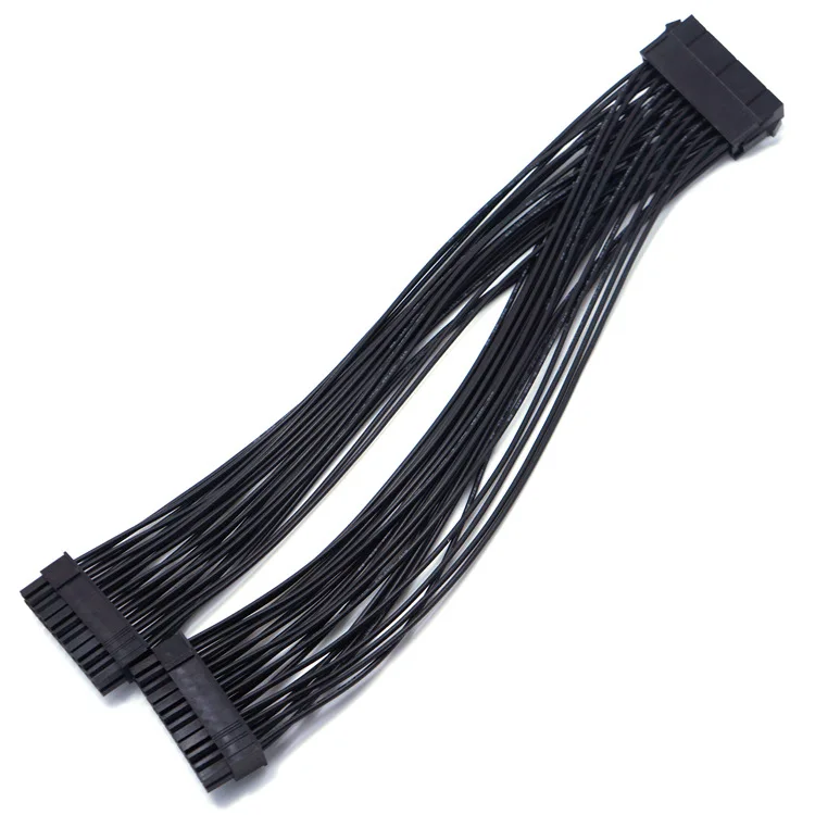 Un cable negro con un conector en el extremo