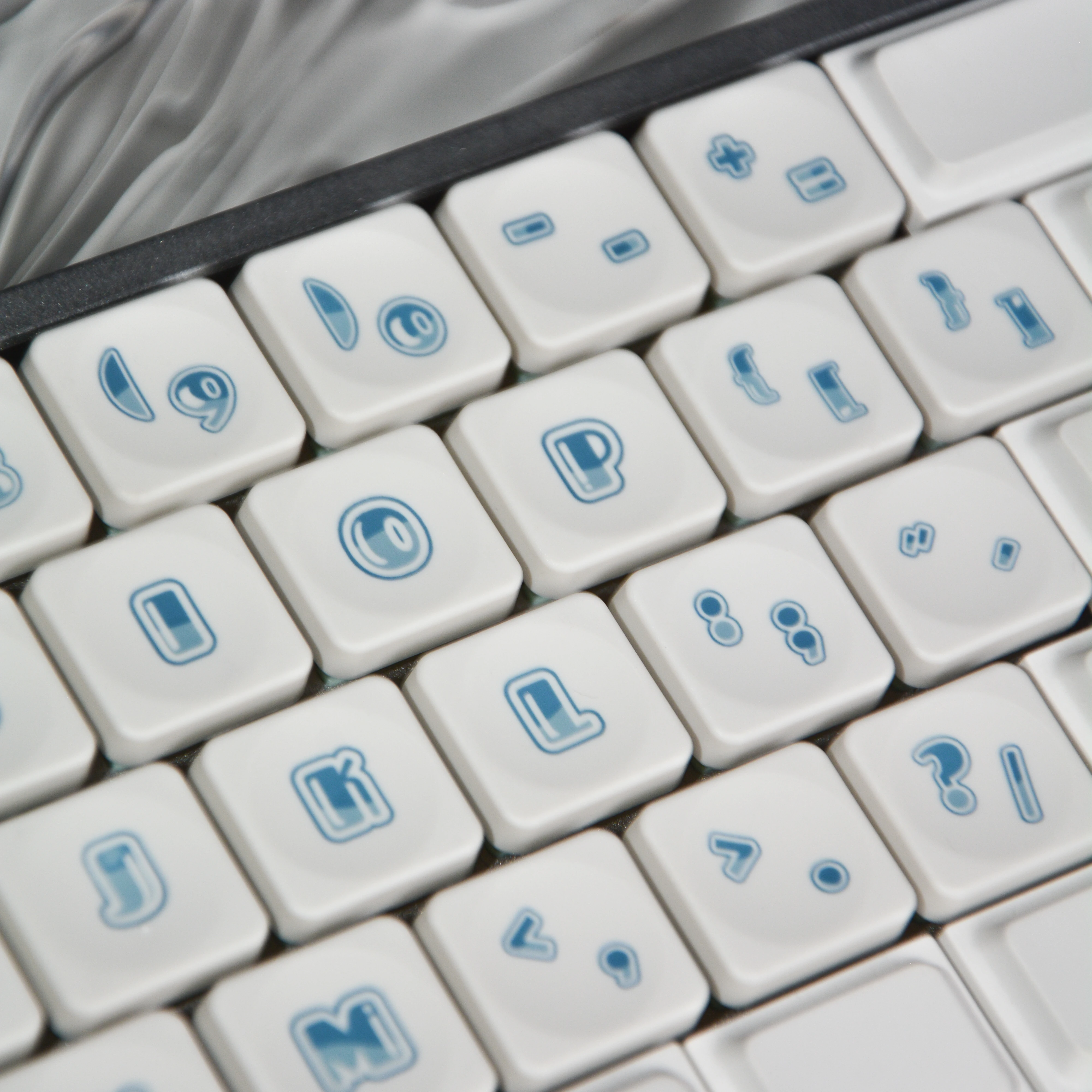 LCK - Teclas de perfil bajo con tema Sida, 18 mm x 18 mm, sublimación Pbt, teclas para teclado mecánico de eje bajo, teclas ultrafinas
