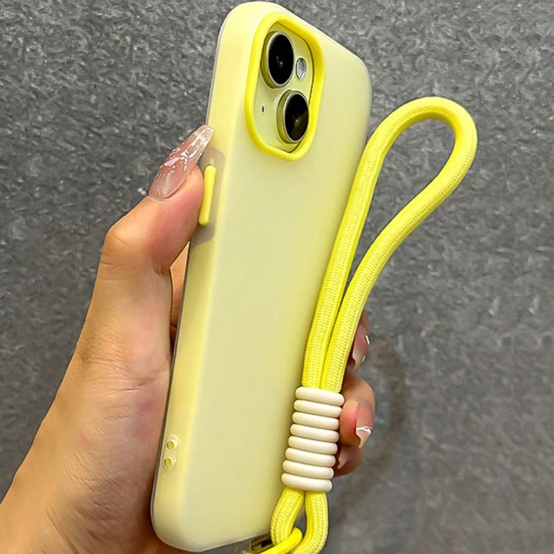 Funda de teléfono con correa para muñeca mate de Color caramelo para iPhone 17 16 Pro Max 15 14 13 12 11 Pro Plus, funda suave a prueba de golpes con cordón colorido