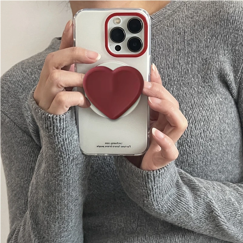 Fundas Magnéticas con Soporte para iPhone 16 Pro Max, 15 Pro, 14 Plus, 13, 12, Soporte Griptok Coreano con Magsafe, Soporte con Forma de Corazón Rojo