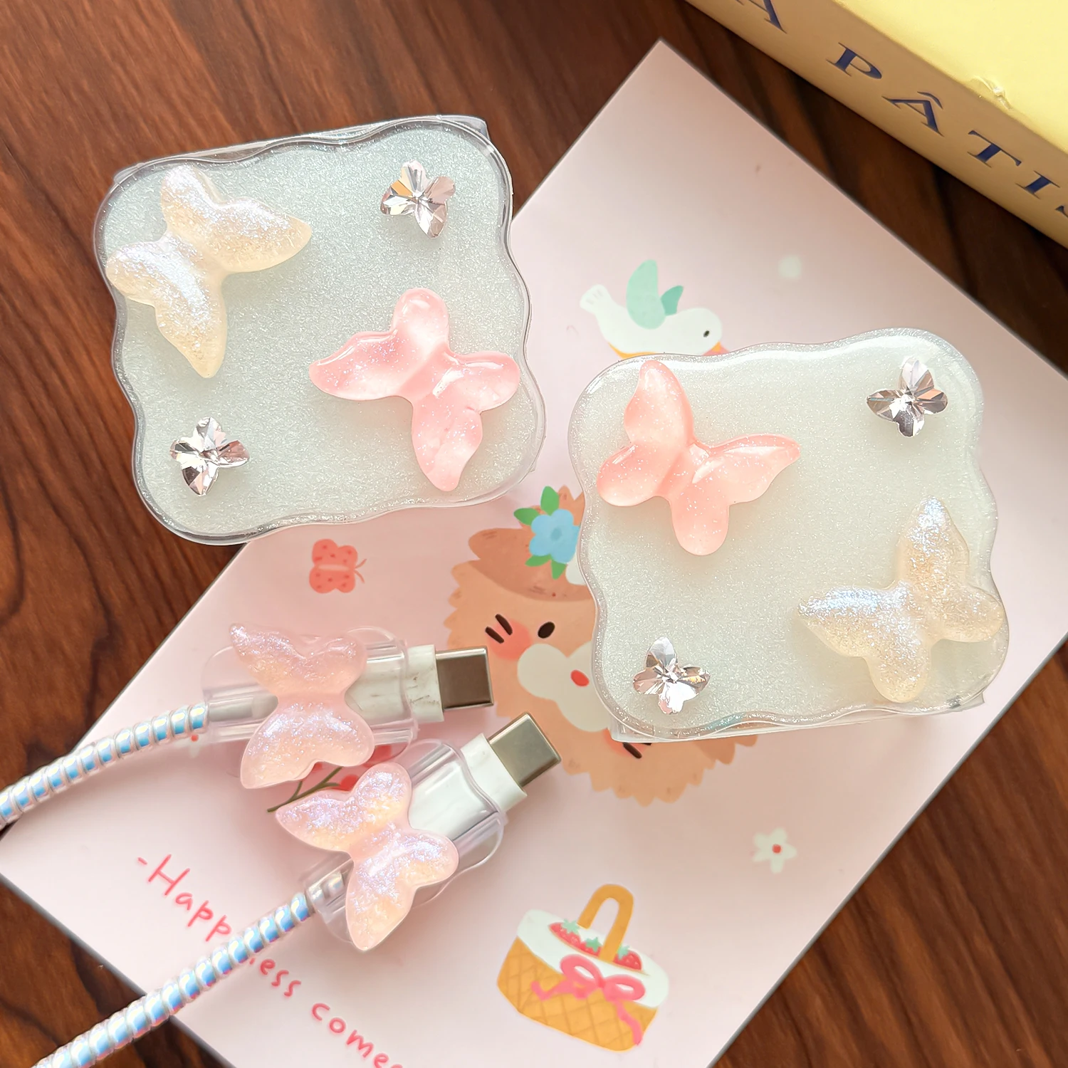 Protector de cargador de mariposa de cristal 3D rosa, Kit enrollador de Cable de datos para iPhone, funda protectora con enchufe de cargador de 18W/20W - imagen 2