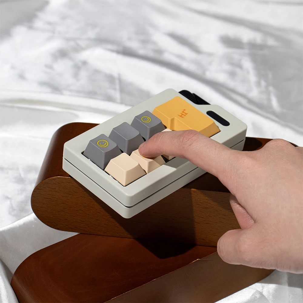 Teclado de juguete, teclado de dedo, llavero, juguete antiestrés para fiesta, alivio del estrés, teclado mecánico, teclas, juguetes - imagen 5