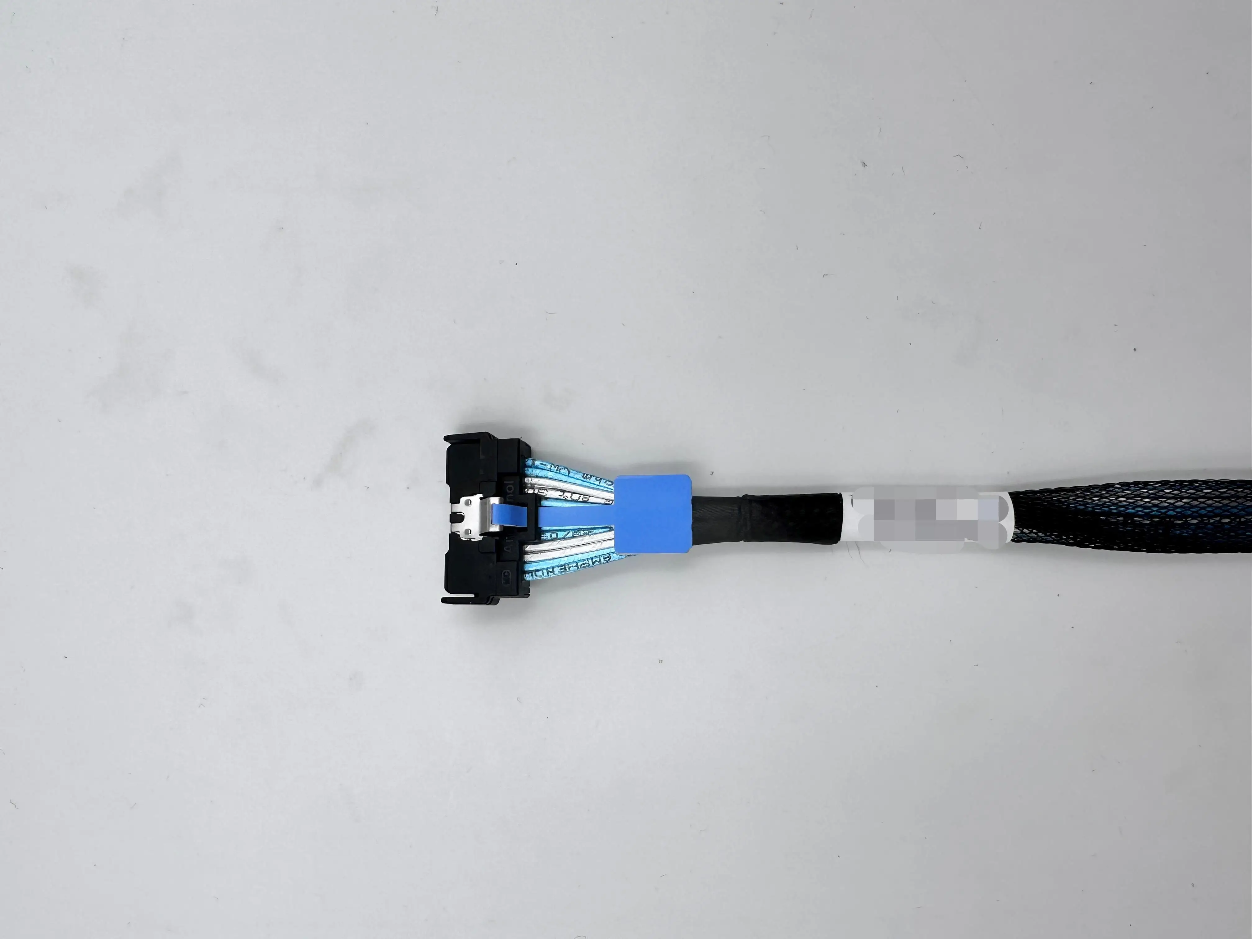 Cable PCIe 5.0 MCIO 8i a Dos MCIO 4I L=0,7m - imagen 4