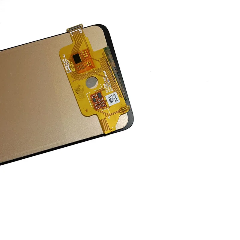 Un teléfono celular con una cubierta amarilla en la parte posterior