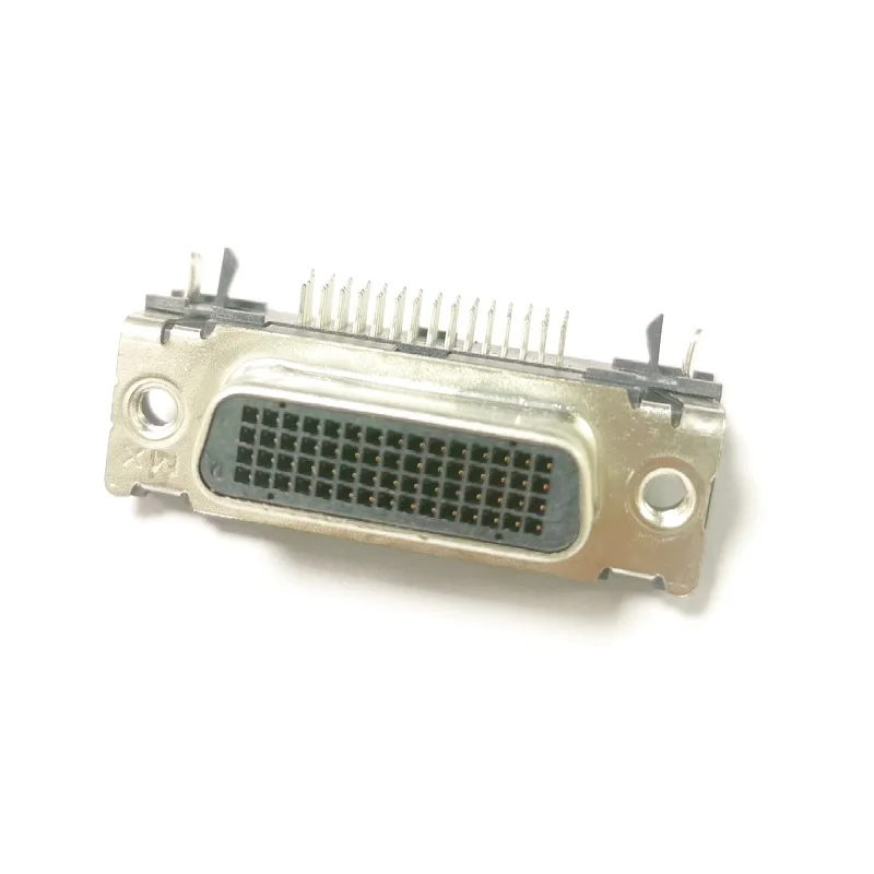 Un primer plano de un componente de computadora con muchos alfileres