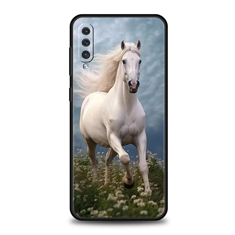 Funda de teléfono para Samsung A56 A36 A26 A54 A52 A24 A14 A50 A70 A40 A06 A12 A22 A34 A42 A32 5G A04s A16 cubierta caballos blancos galopando - imagen 4