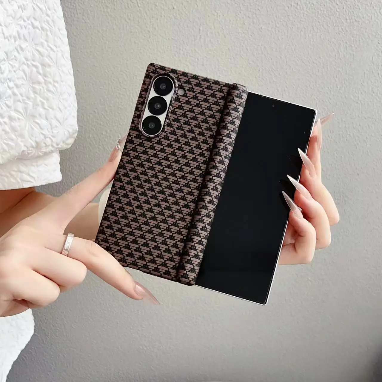 Textura de fibra de carbono de lujo para funda de teléfono MagSafe para Samsung Galaxy Z Fold7 Fold6 Fold5 5G cubierta de carga inalámbrica a prueba de golpes - imagen 3