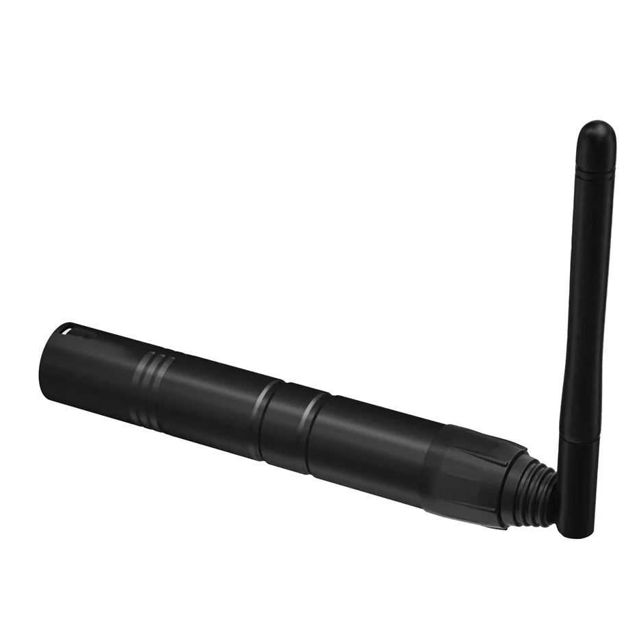 Se muestra una antena negra en un fondo blanco.