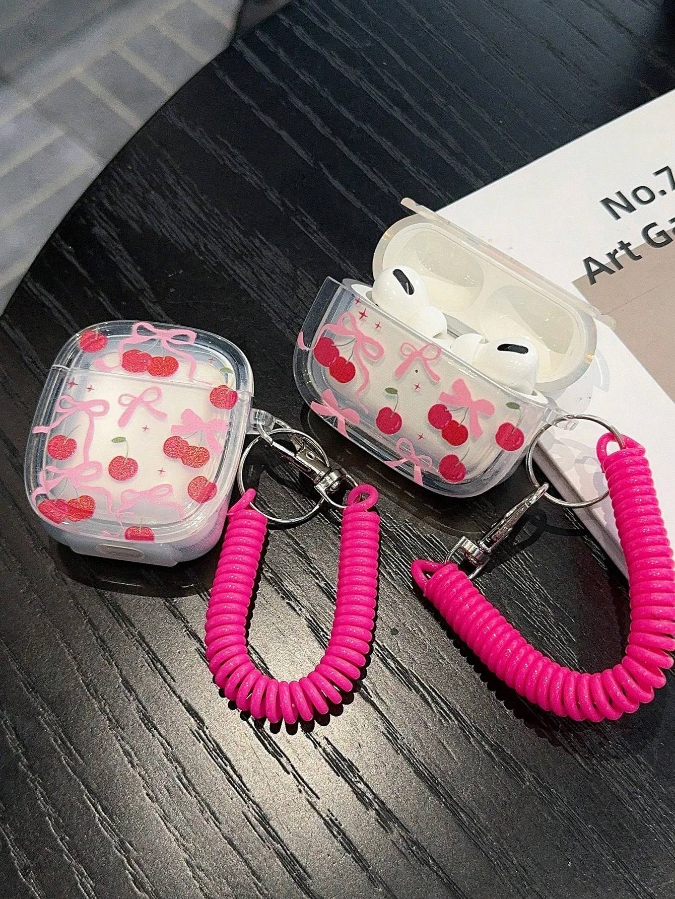Bonita pajarita rosa y cereza con funda para auriculares con cuerda de resorte rosa-roja para AirPods 1 2 3 4 Pro Pro2