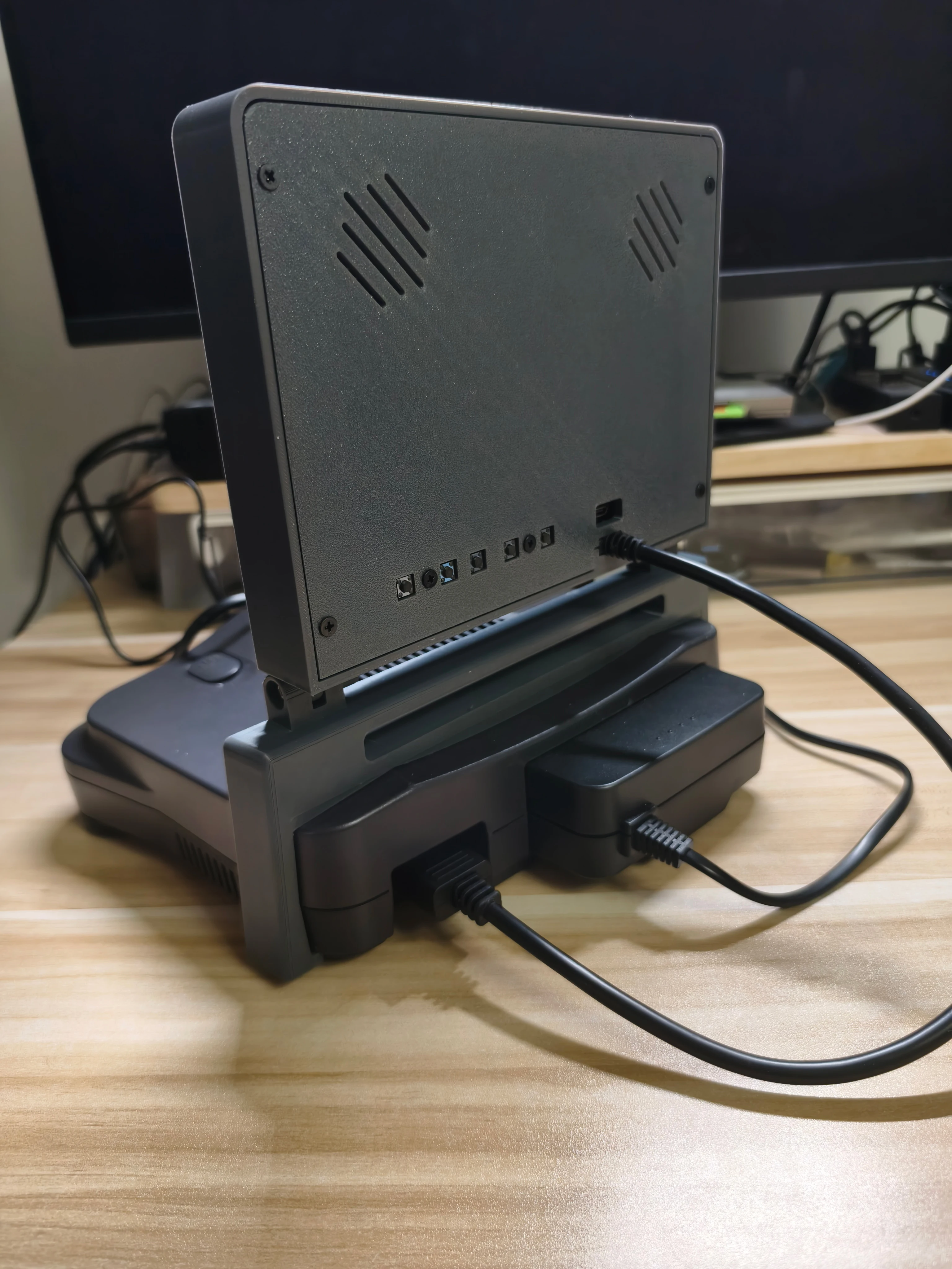 Consola de juegos recreativos Retro N64 de 8 pulgadas, Mini Monitor con pantalla portátil y estéreo para consola N64 SEGA - imagen 4