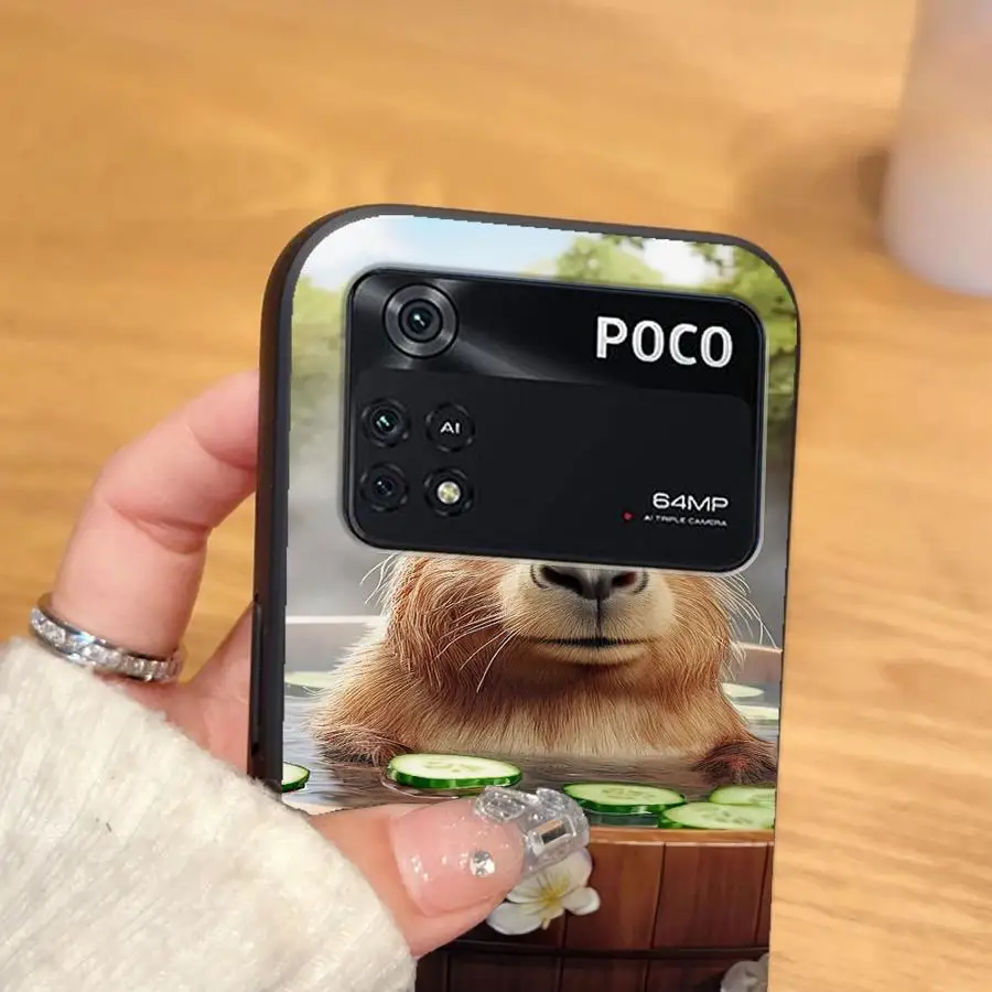 Funda de teléfono suave negra para Xiaomi Poco C40 F1 C71 M5 C50 M3 M4 M7 Pro X3 X4 X5 X7 Pro C75 C61 F3 lindo carpincho - imagen 2