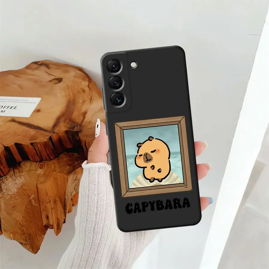 Funda bonita y encantadora de capibara para Samsung Galaxy A06 A20 A13 A50 A04 A70 A05 A10 A12 A40 A16 A30 A15 A03 funda negra suave para teléfono - imagen 2