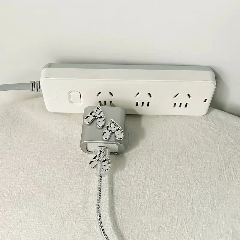 Para Apple Charger 18/20W 3D cubierta protectora plateada con forma de corazón para iPhone 16 15 14 PM adaptador de corriente funda de silicona enrollador de Cable K - imagen 4