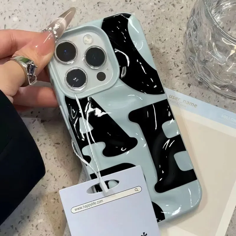 Funda de teléfono con textura de pliegues y patrones de letras simples para iPhone 16 15 14 Plus 13 12 11 Pro Max, cubierta trasera de parachoques de Color caramelo para parejas - imagen 3