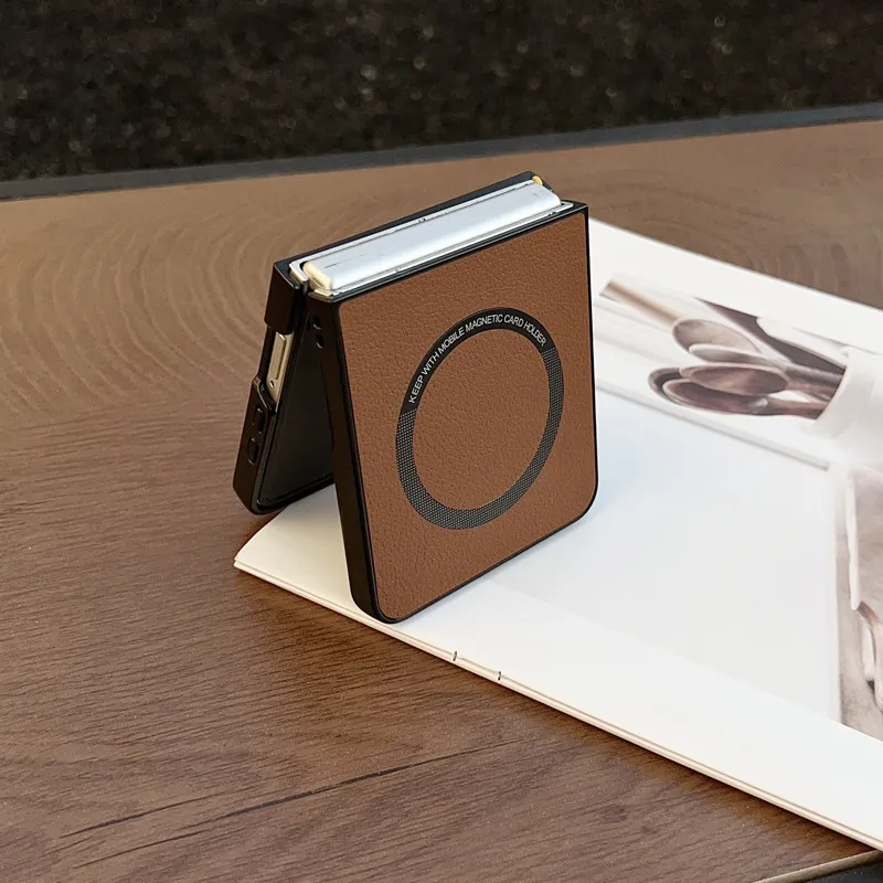 Para Samsung Galaxy Z Flip 7 Funda magnética ELVEV Funda de teléfono dura de cuero vintage con sensación de piel para PC
