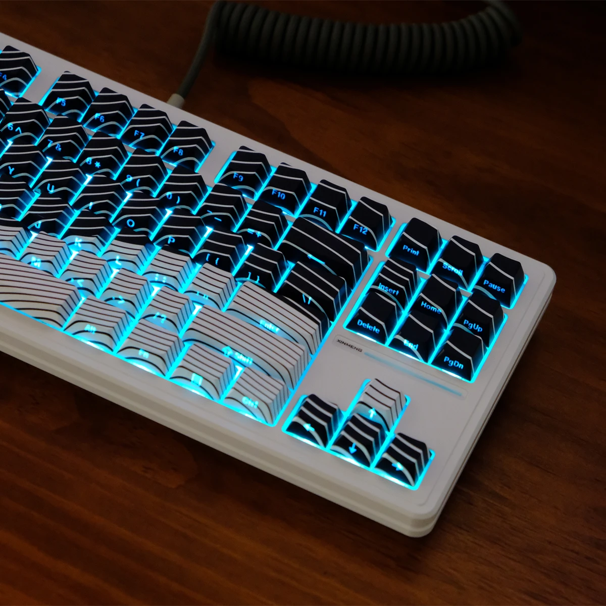 Teclas onduladas blancas y negras de 136 teclas, teclas retroiluminadas con estampado lateral, perfil de cereza, tapa de tecla de doble disparo PBT para teclado de juego MX - imagen 4