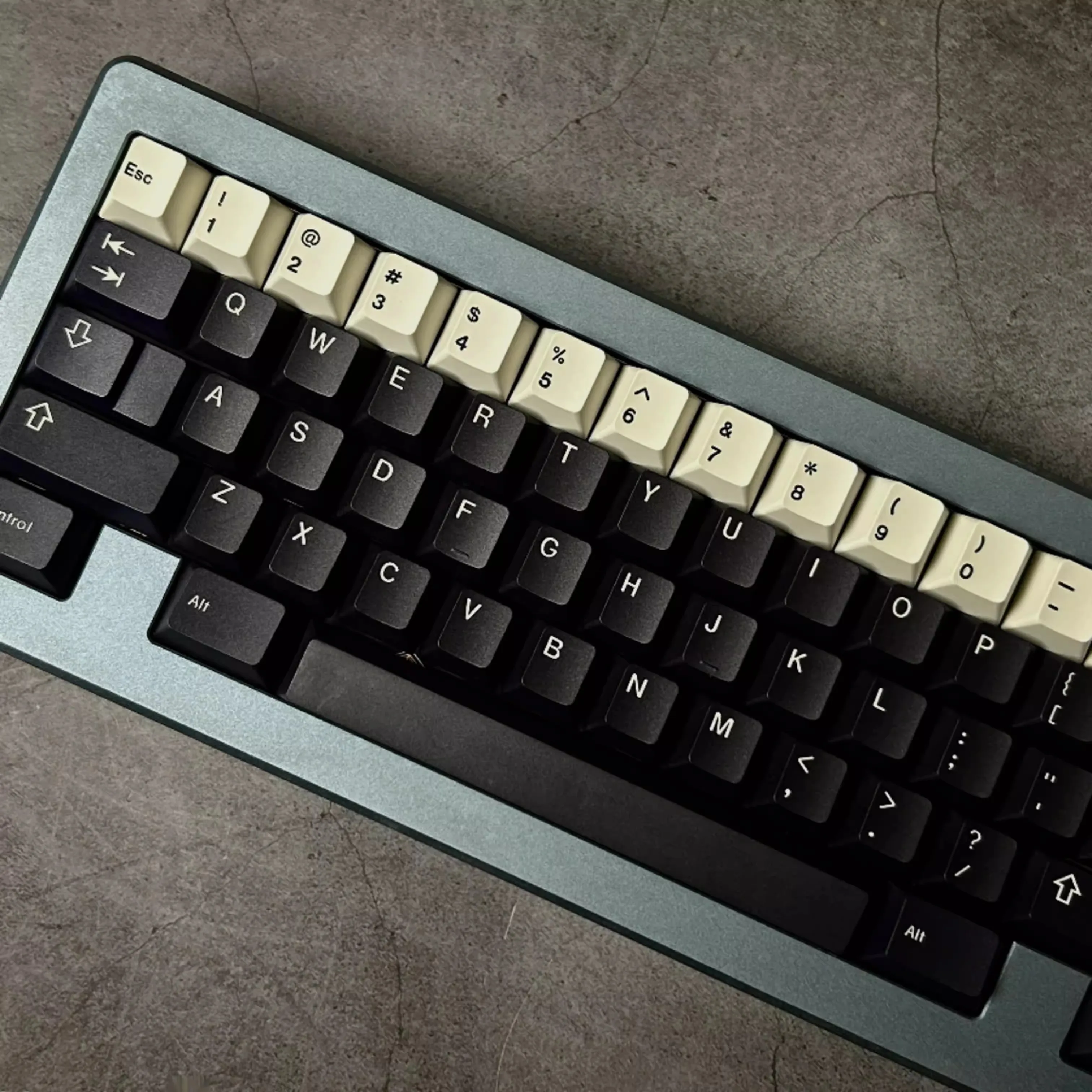 Juego de teclas con temática de grafito, teclas con subcama de tinte PBT, teclas blancas y negras, perfil de cereza para MX Switch, Barra espaciadora doble B dividida 7U, 1 Juego - imagen 2