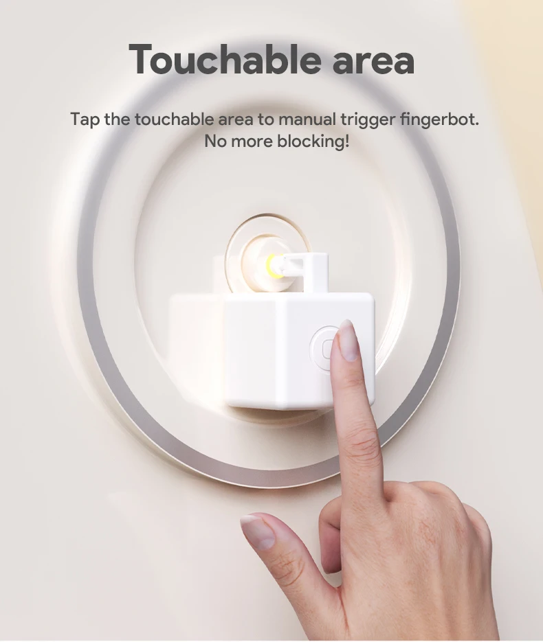 Una mano presionando un botón en el dispositivo