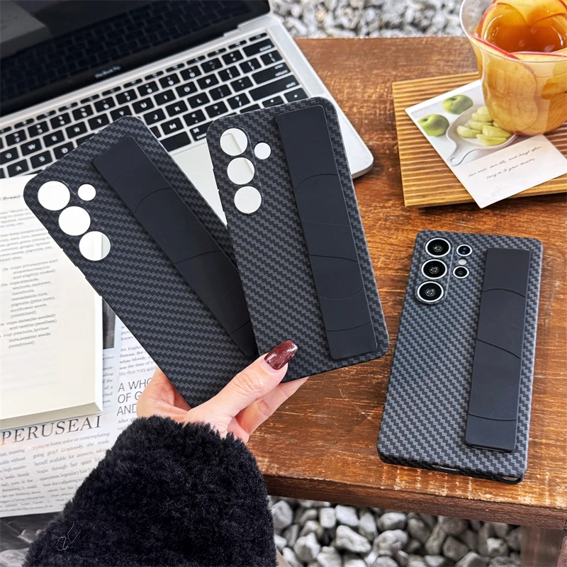 Funda de lujo con correa para muñeca de silicona con diseño de fibra de carbono para Samsung Galaxy S25 S24 S23 Ultra Plus, cubierta fina de PC dura a prueba de golpes - imagen 3