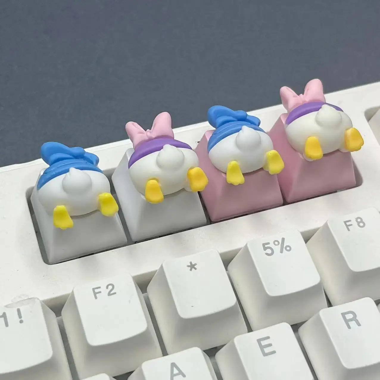 Teclas con trasero de pato y animales de dibujos animados, teclas de resina personalizadas DIY transparentes R4 ESC Cross, Teclado mecánico, teclas de regalo personalizadas - imagen 3