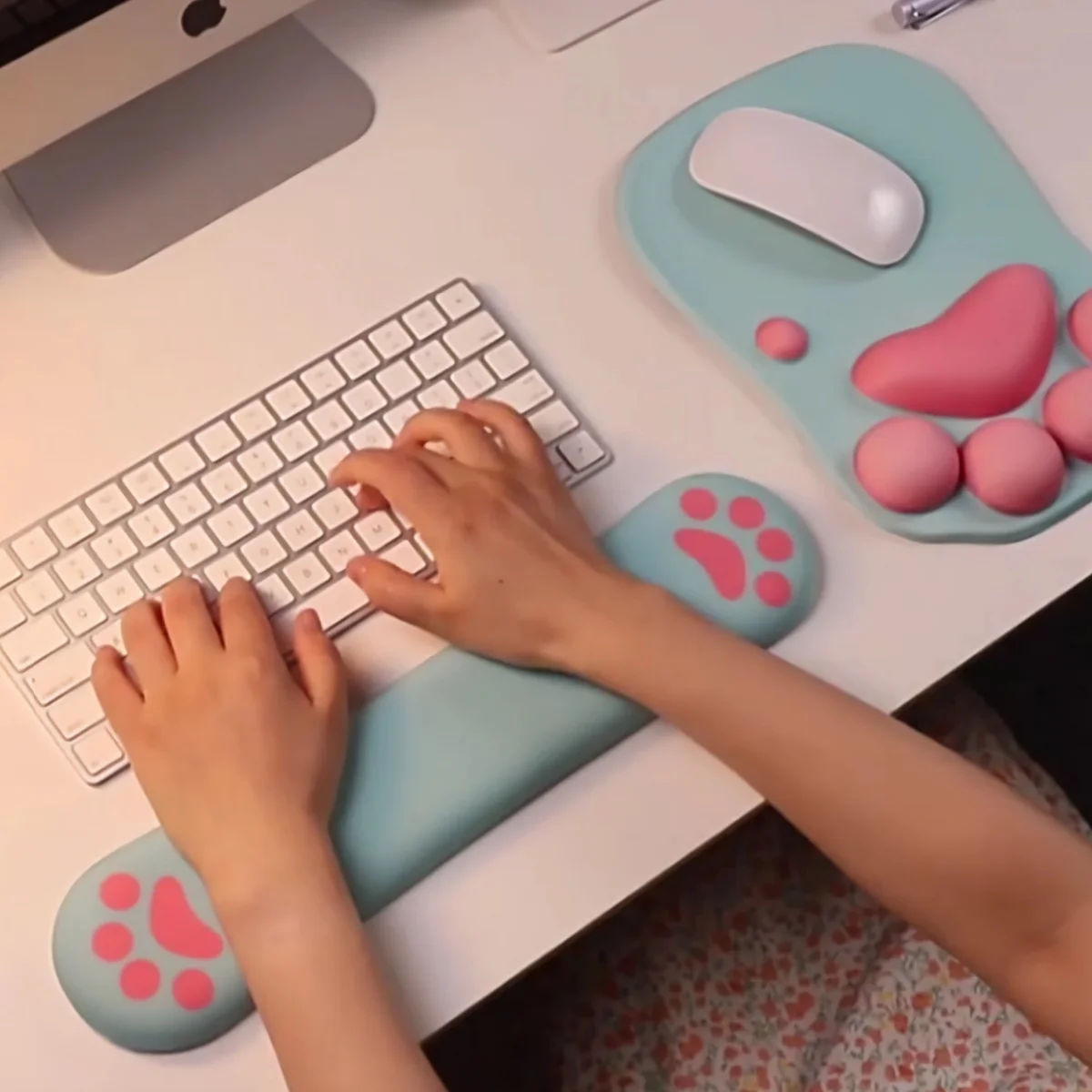 Cute 3D Cat Paw Mouse Pad Keyboard Wrist Support Ergonomic Non-Slip Silicone Gel Mousepad for Office/Home/Gaming Desk Decor - imagen 3